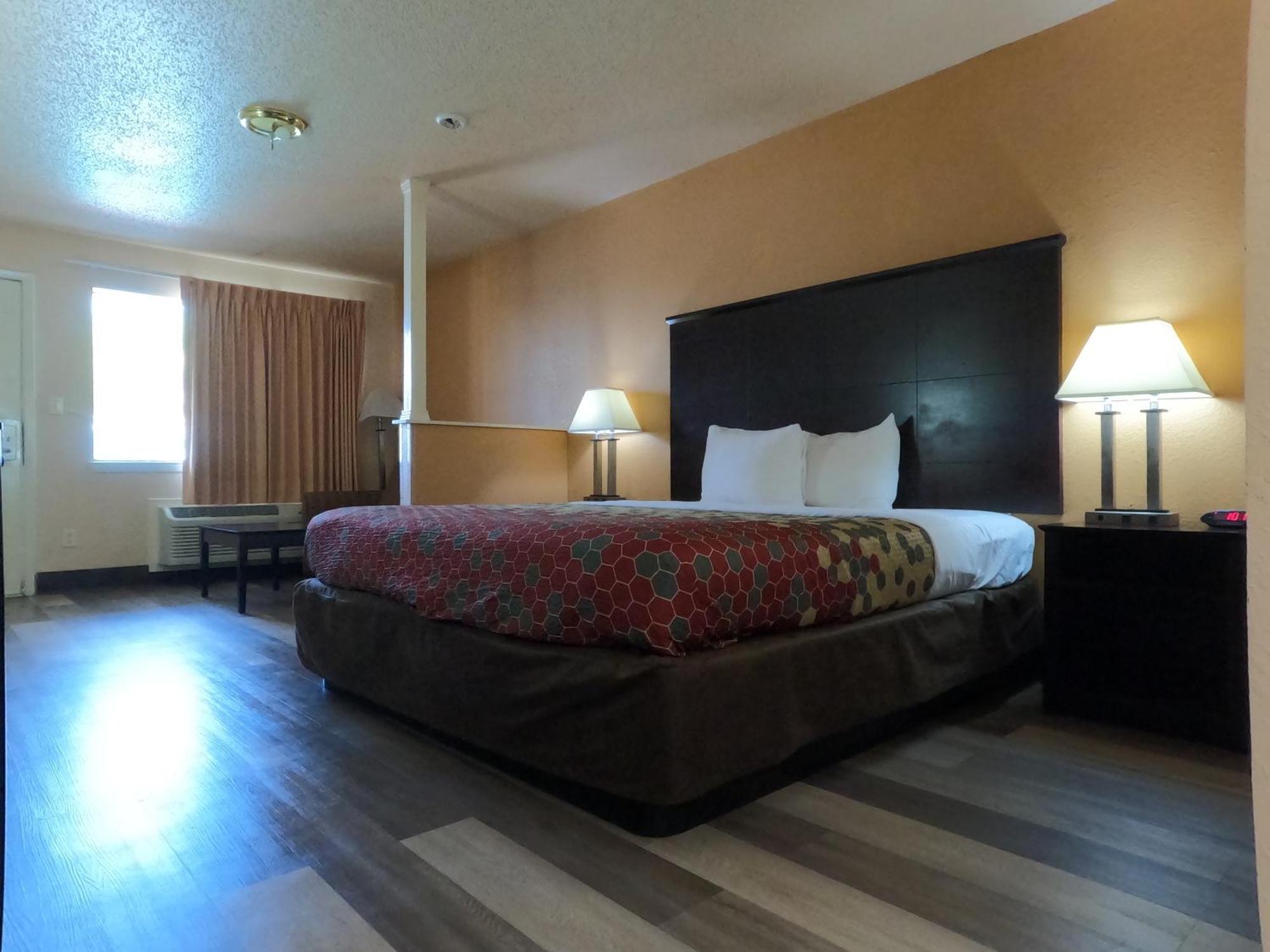 Econo Lodge Inn & Suites Downtown Northeast Near Ft Sam Houston, At&T Сан Антонио Екстериор снимка